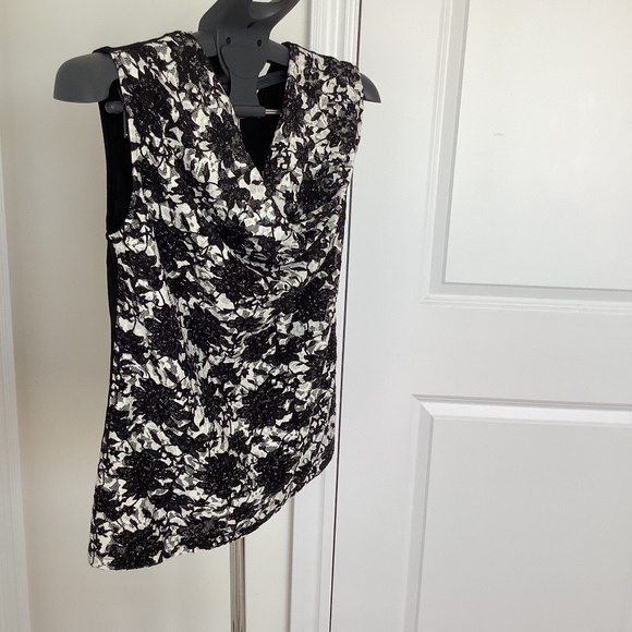 Short sleeved top - Picture 2 of 4